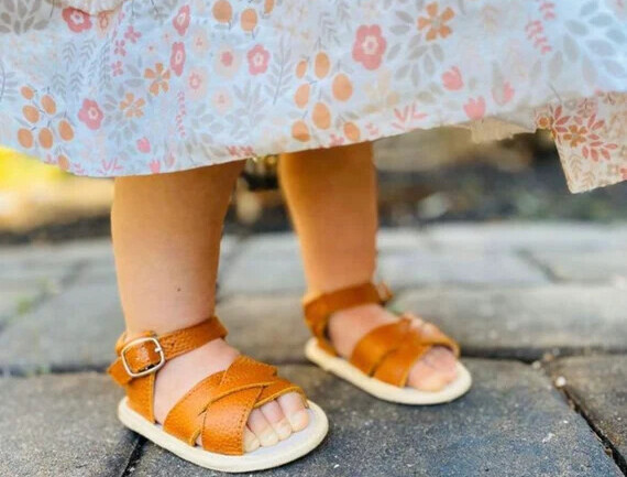 Closed Toe Sandals Vs. Open Toe Sandals: Which Is Best For Toddler Girls